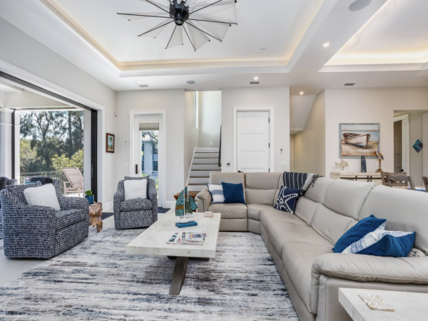 Luxurious Vacation Pool Home in Siesta Key 5 min walk to beach